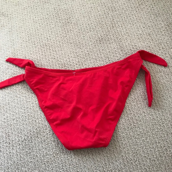 GORGEOUS NEW! ❤️RED FLORAL BIKINI BOTTOM - Picture 5 of 6